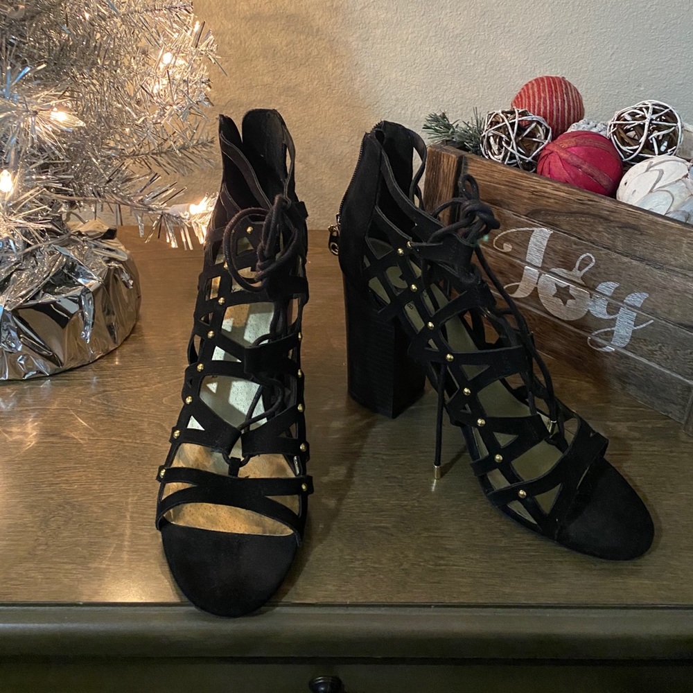 Guess/ Beautiful Black Sandal Heel